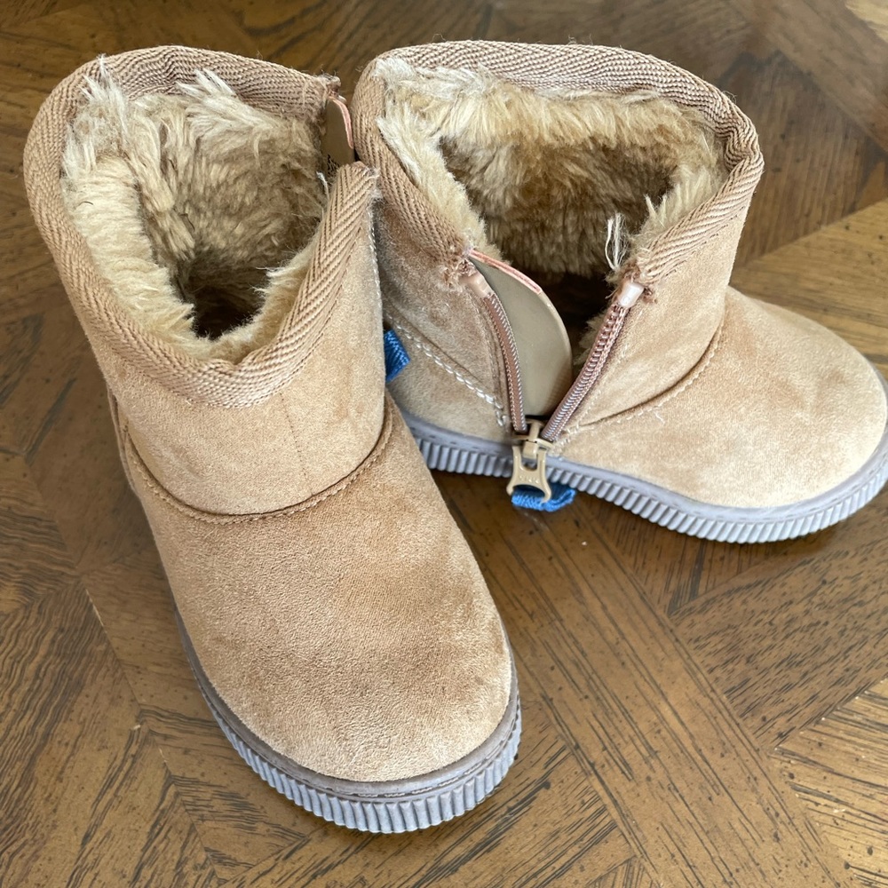 Cat & Jack Unisex toddler boots-ugg style